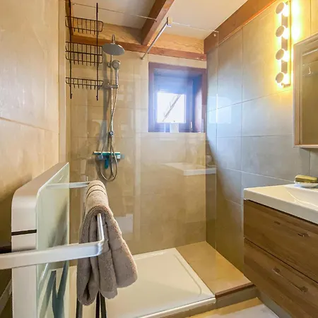 Casa vacanze Cozy In With Kitchen